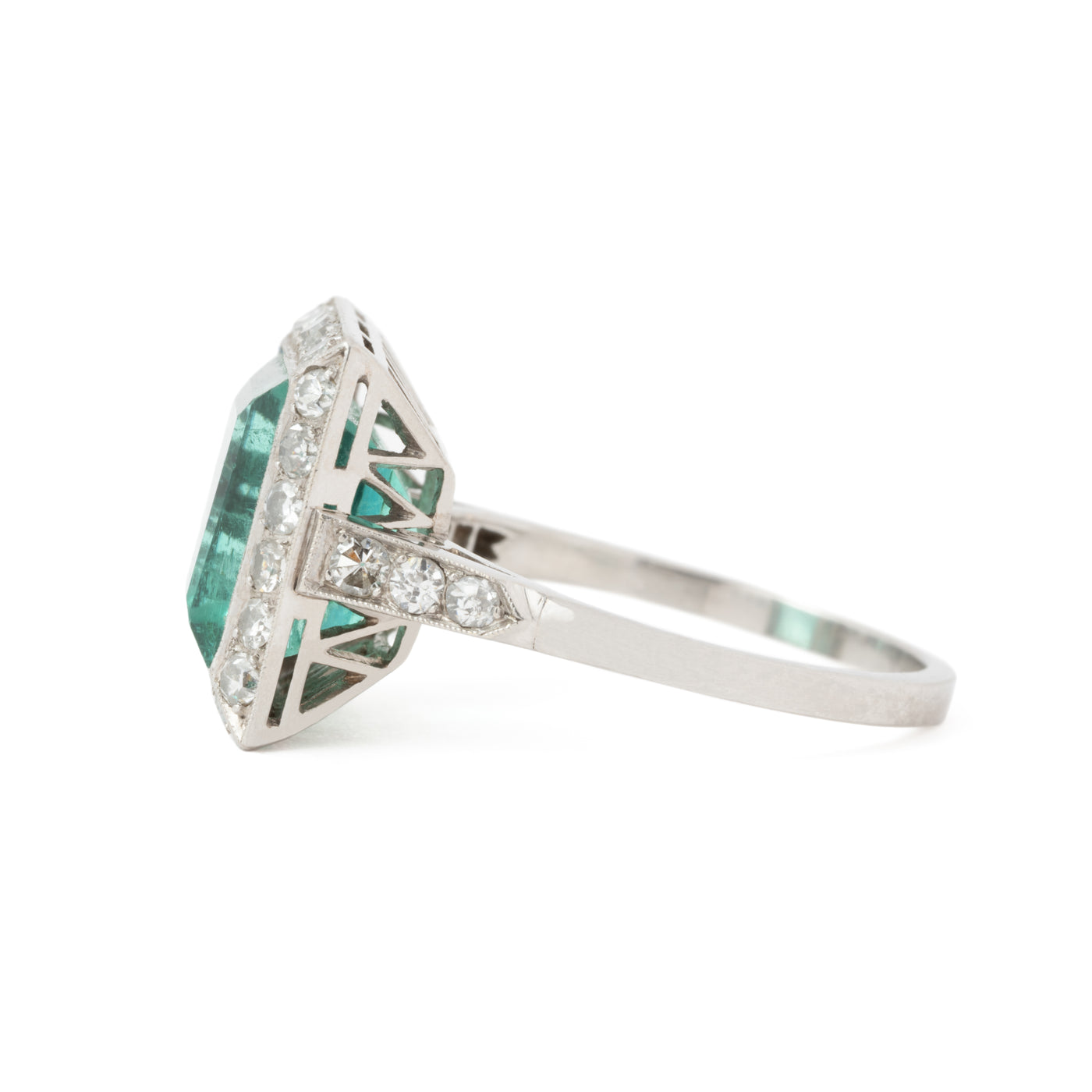 EDWARDIAN 6.50 CARAT EMERALD AND DIAMOND RING