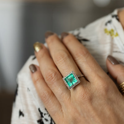 EDWARDIAN 6.50 CARAT EMERALD AND DIAMOND RING